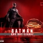 Hot Toys - Batman and Bat-Signal Sixth Scale Figure Collectible Set