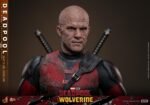 Deadpool (Battling Version) Sixth Scale Figure - Görsel 8