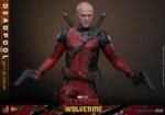 Deadpool (Battling Version) Sixth Scale Figure - Görsel 9