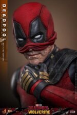 Deadpool (Battling Version) Sixth Scale Figure - Görsel 10